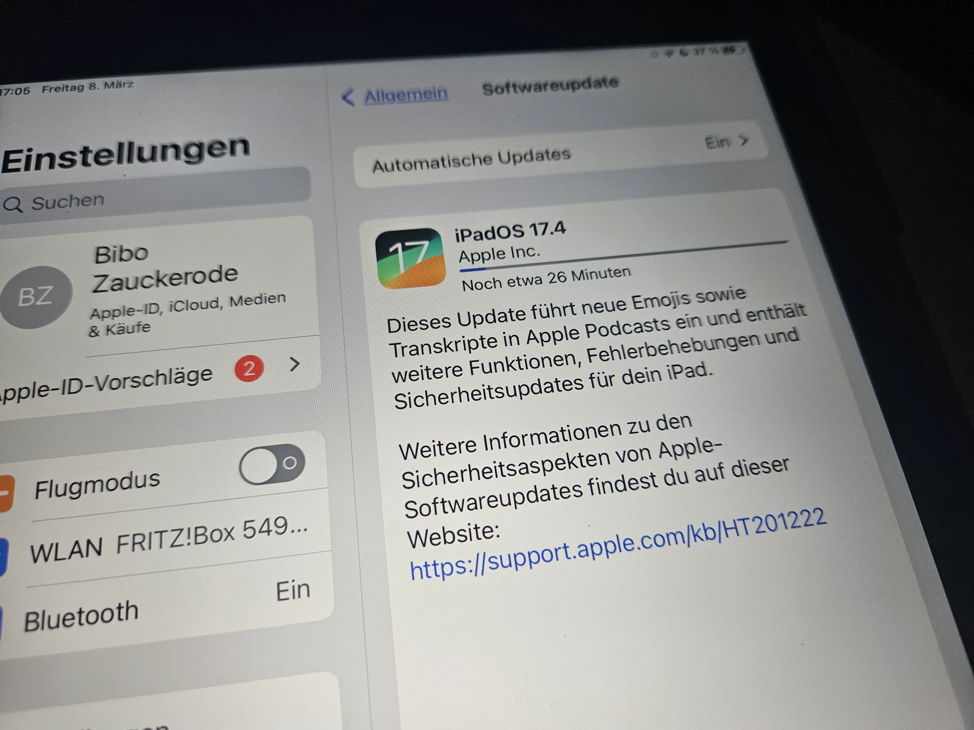 ..und schon installiert sich Version 17.4 drauf